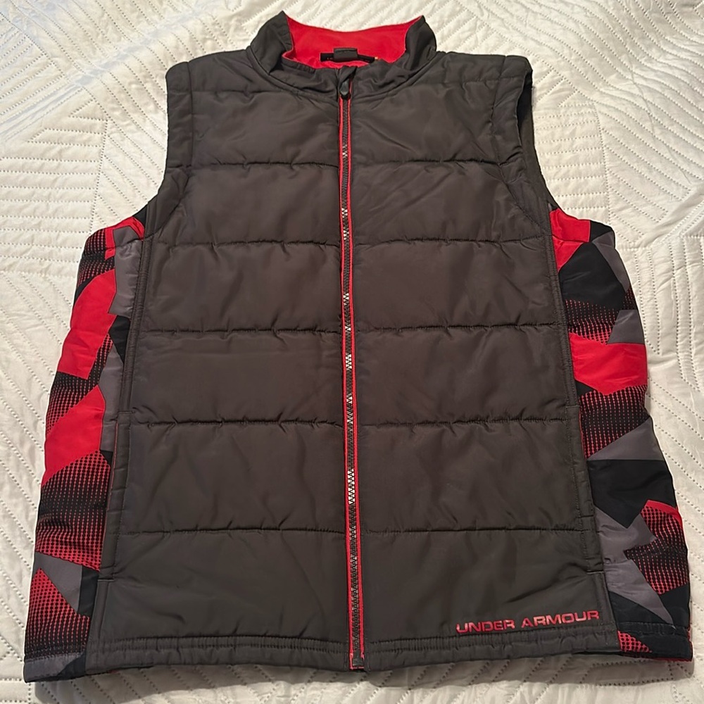 Boy’s large UA puffer vest